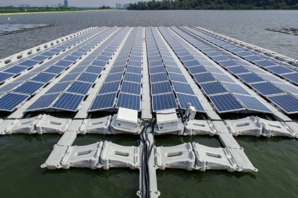 Schonende Reinigung von Solarmodulen mit Wasser